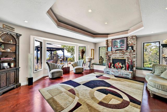 17505 Corte Lomas Verde, Poway CA: https://media.crmls.org/mediaz/433b26df-1a08-46cd-b6da-8de3733294cc.jpg