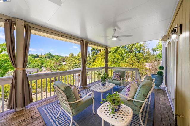 484 El Pintado Rd, Danville CA: https://media.crmls.org/mediaz/433b5c53-6cbd-4332-a6f8-8a09affde7d1.jpg