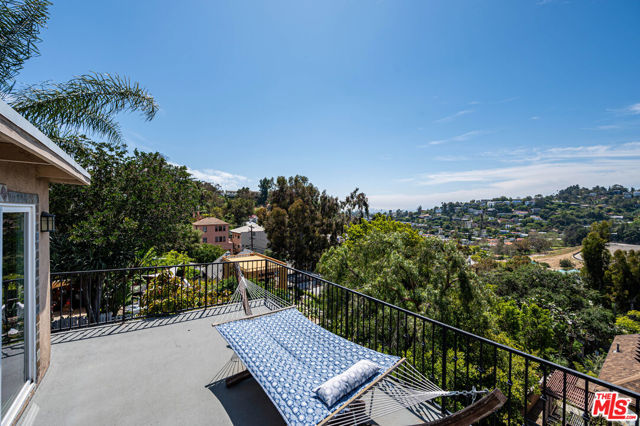 1915 Apex Avenue, Los Angeles CA: https://media.crmls.org/mediaz/433bddf5-5c1c-47cb-ae8e-2accd17389b4.jpg
