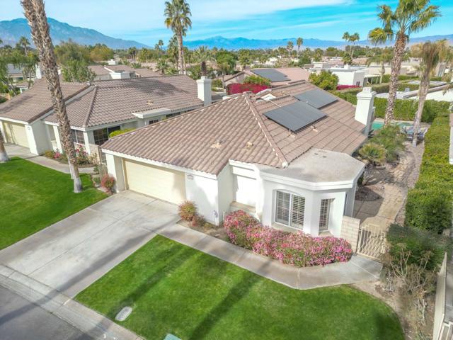 43512 Via Magellan Drive, Palm Desert CA: https://media.crmls.org/mediaz/433bf5b6-4ed3-4416-b57b-70f23b8be452.jpg