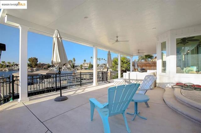 740 Discovery Bay Blvd, Discovery Bay CA: https://media.crmls.org/mediaz/433c3422-1d87-4f80-8b69-abdfc800c353.jpg