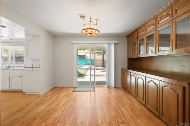 Detail Gallery Image 17 of 75 For 1975 Belmore Ct, El Cajon,  CA 92020 - 5 Beds | 3 Baths