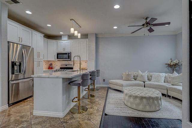 1526 Caminito Sicilia, Chula Vista CA: https://media.crmls.org/mediaz/433ca649-4624-479c-9083-29e2791d0e97.jpg