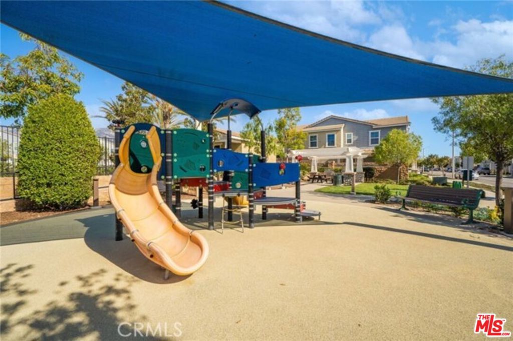 https://media.crmls.org/mediaz/433cc30d-5c3f-4599-82a7-26269d9601b9.jpg?preset=X-Large