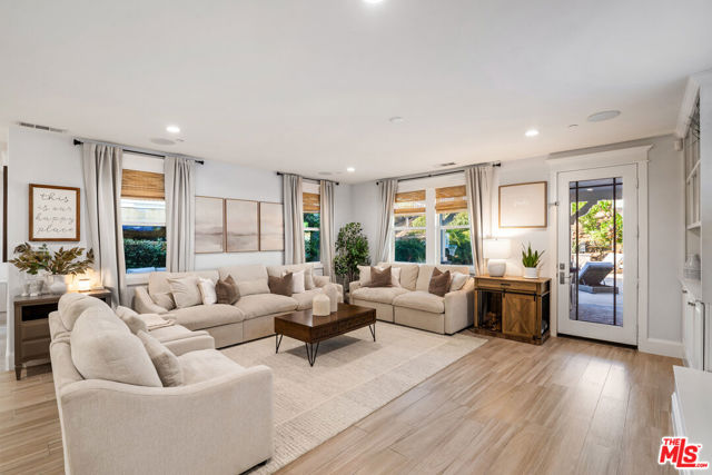 22499 Leaf Spring Court, Santa Clarita CA: https://media.crmls.org/mediaz/433cf685-79c6-4bdc-a5ef-bc7a903b3bbd.jpg