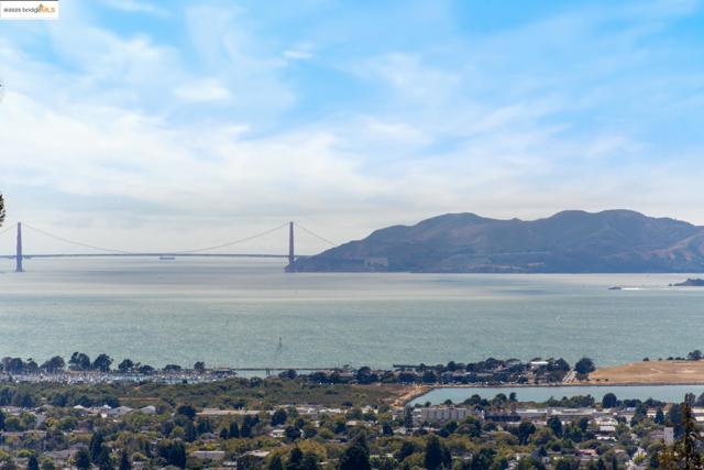 2583 Buena Vista Way, Berkeley CA: https://media.crmls.org/mediaz/433cfc20-a5ff-4086-bc14-748ba48db7c5.jpg