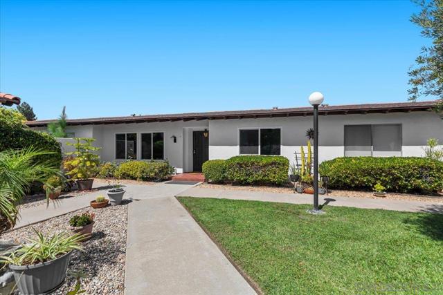 16566 Caminito Vencinos, San Diego CA: https://media.crmls.org/mediaz/433d67c0-7695-4ec6-89f6-49fb6a995f1e.jpg