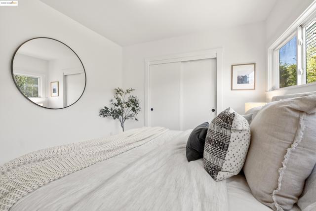 2516 Mathews St, Berkeley CA: https://media.crmls.org/mediaz/433d983c-42e2-47f5-8a3c-85e8bb5074b7.jpg