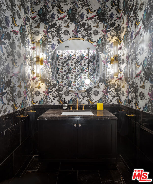 8420 W Sunset Boulevard, West Hollywood CA: https://media.crmls.org/mediaz/433e6714-48b5-4c03-bd5e-3bd35862191f.jpg