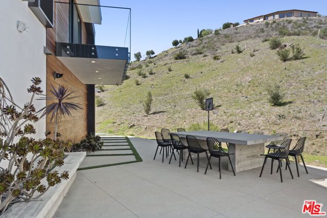 31830 Lobo Canyon, Agoura Hills CA: https://media.crmls.org/mediaz/433ee85d-572a-4dd6-988a-eecab62ab33d.jpg