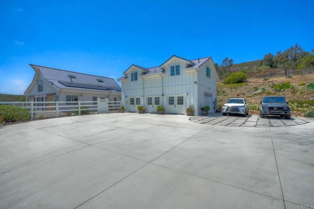 7702 Camino Sereno, Escondido CA: https://media.crmls.org/mediaz/433eec8d-6975-4eaa-a7b7-e432d9eb32e0.jpg