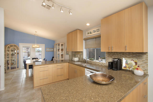 Image 16 of 28 For 52600 Avenida Alvarado