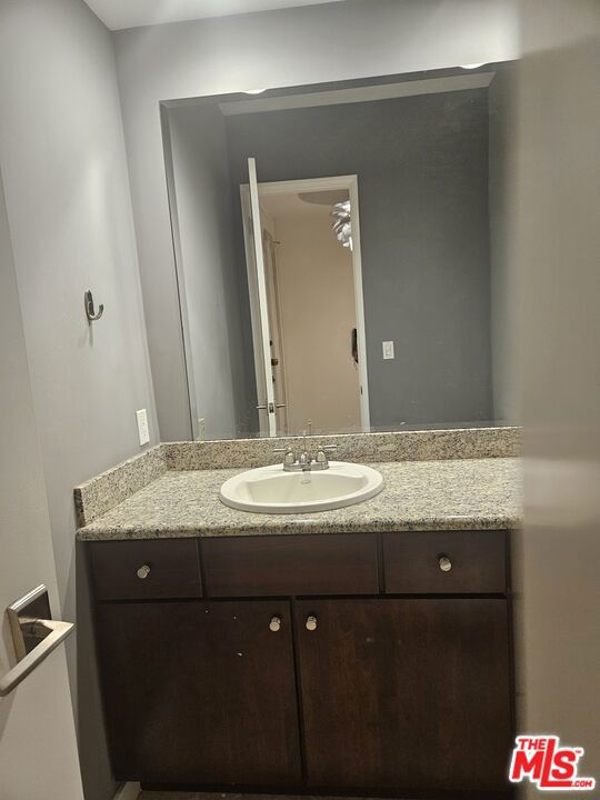 8871 Burton Way, Los Angeles CA: https://media.crmls.org/mediaz/433f0bdd-862e-4fca-b537-972fed1bd025.jpg