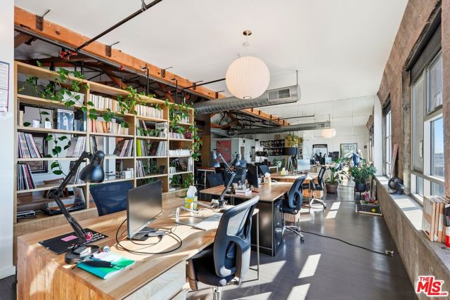 530 S Hewitt Street, Los Angeles CA: https://media.crmls.org/mediaz/433f796f-910a-4ee7-947f-cd2c2527f143.jpg