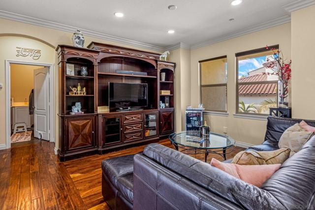 278 Avenida Loretta, Chula Vista CA: https://media.crmls.org/mediaz/433f9f3b-7096-4e0a-8803-0a3167add6ce.jpg