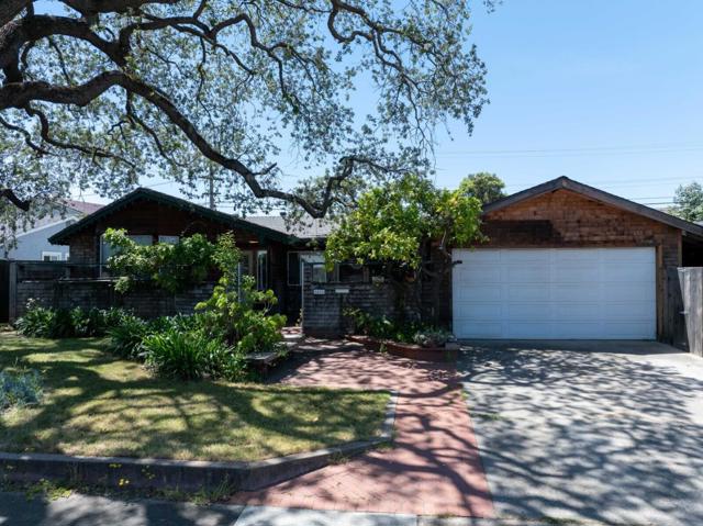 8421 Wayland Lane, Gilroy CA: https://media.crmls.org/mediaz/4340226a-a348-4953-8c5a-5f5eebfa41f2.jpg