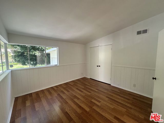 1555 San Ysidro Drive, Beverly Hills CA: https://media.crmls.org/mediaz/43404d7e-d748-4312-84e2-6fe03dfd818f.jpg