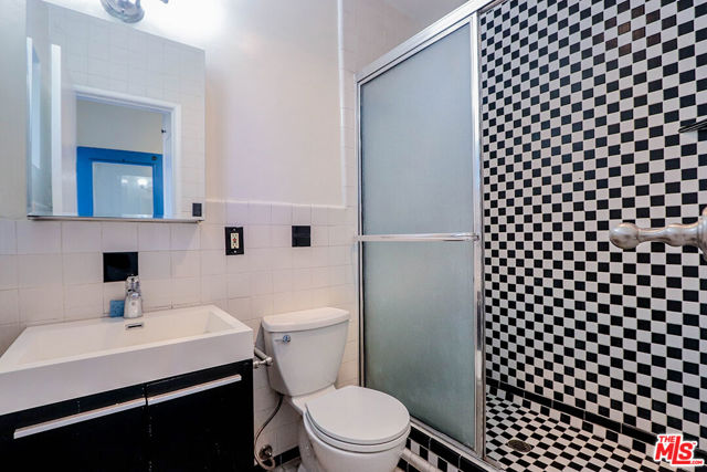 3131 & 3135 Oakcrest Drive, Los Angeles CA: https://media.crmls.org/mediaz/43405594-9c57-42f5-92df-cf14ce3119ff.jpg