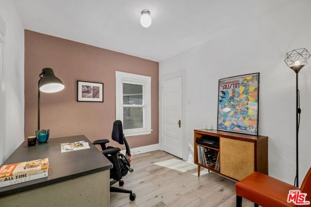 1631 Champlain Terrace, Los Angeles CA: https://media.crmls.org/mediaz/434069c2-4f1c-4e88-82b7-14b14772c5a0.jpg