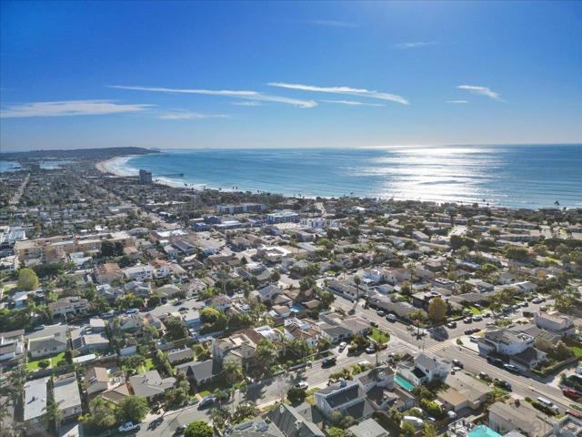 819 Van Nuys St, San Diego CA: https://media.crmls.org/mediaz/4340cc75-3c12-4f23-b075-b4323475667b.jpg