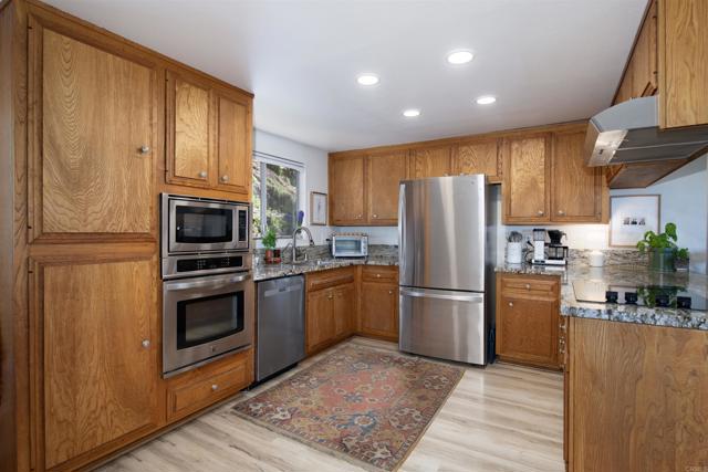 Detail Gallery Image 12 of 40 For 500 Beaumont Dr, Vista,  CA 92084 - 4 Beds | 3/1 Baths