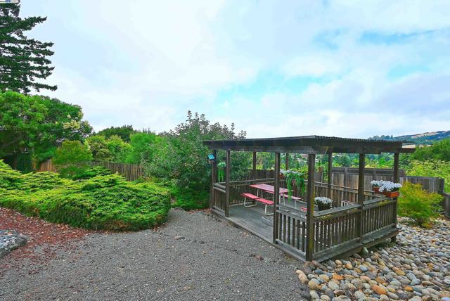 1380 E Juana Ave, San Leandro CA: https://media.crmls.org/mediaz/43412917-a486-4ab9-9a36-528ddb2e0d9e.jpg