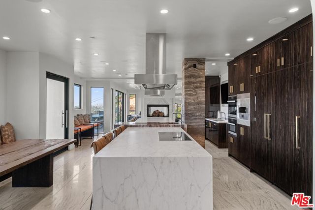 4733 Bonvue Avenue, Los Angeles CA: https://media.crmls.org/mediaz/4341a7e6-8971-49e6-a48a-ca7d972c7697.jpg