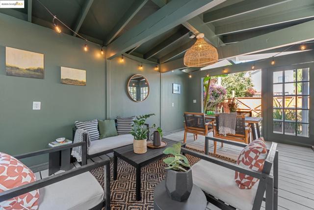 350 Henry St, Oakland CA: https://media.crmls.org/mediaz/4341cbd8-c80a-486c-bf8a-b9fa0ae14cca.jpg