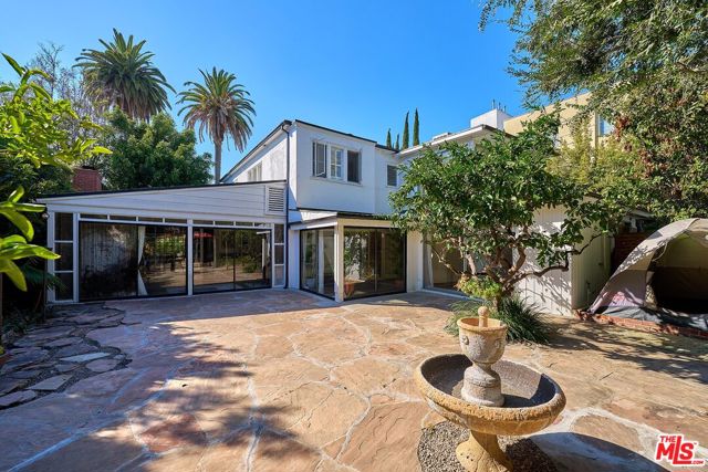 728 S Windsor Boulevard, Los Angeles CA: https://media.crmls.org/mediaz/4341d14e-5647-4ef1-a157-44783e0d8c08.jpg