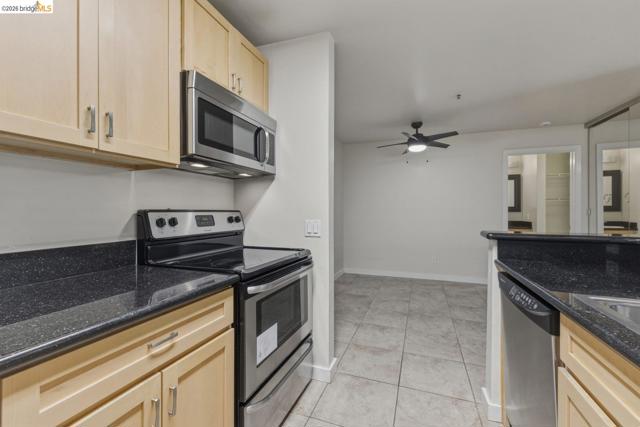 6400 Christie Ave, Emeryville CA: https://media.crmls.org/mediaz/4341d4ca-0f71-4ce8-90d4-d198623652c0.jpg