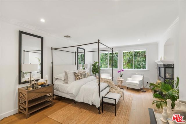 1664 Amherst Avenue, Los Angeles CA: https://media.crmls.org/mediaz/4341f65d-0f0a-472a-b78a-53778a26cd98.jpg