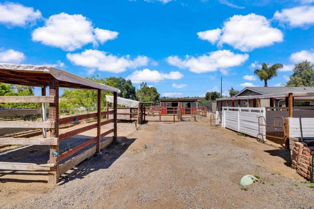 13918 Putney Rd, Poway CA: https://media.crmls.org/mediaz/43420706-d336-4ee6-b699-db9f7b0a8368.jpg