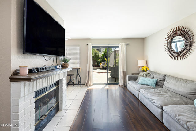 2124 Snowberry Court, Simi Valley CA: https://media.crmls.org/mediaz/43421642-cdf0-4820-9f52-e4e8aec2355a.jpg