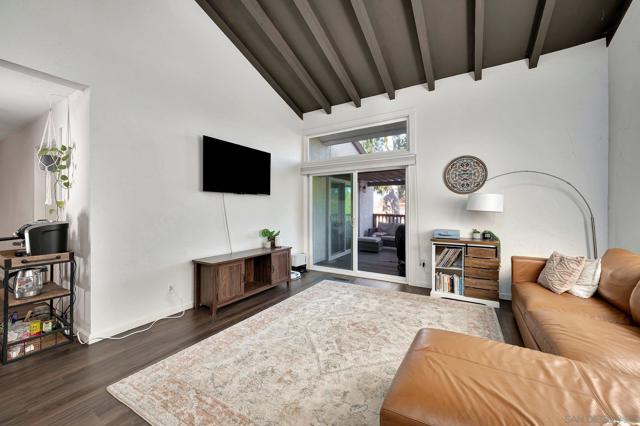 15755 Davis Cup Ln, Ramona CA: https://media.crmls.org/mediaz/43422aca-2afb-45a2-857c-f47cf7bce57a.jpg