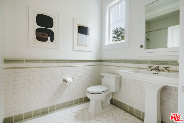 800 GREENTREE Road, Pacific Palisades CA: https://media.crmls.org/mediaz/43424671-bc2c-4d0b-bf6b-7a37c5df0cd3.jpg