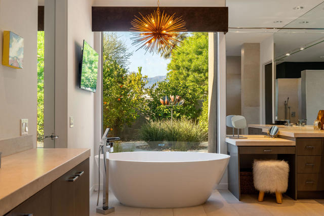 108 Waterford Circle, Rancho Mirage CA: https://media.crmls.org/mediaz/4342511d-fe2e-4445-bf5d-b3ca53b49b5c.jpg