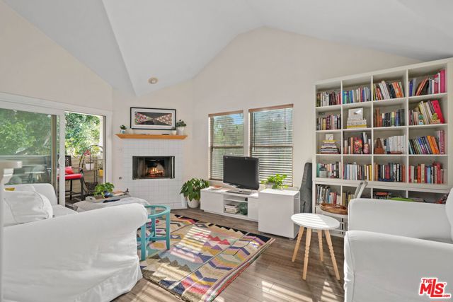4224 Madison Avenue, Culver City CA: https://media.crmls.org/mediaz/4342ac7d-6cab-45d0-bcb3-378adb33bc48.jpg