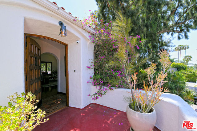 Image 2 for 2500 Hollyridge Dr, Los Angeles, CA 90068