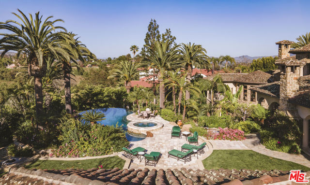 427 La Marina Drive, Camarillo CA: https://media.crmls.org/mediaz/43433918-6ed2-4671-b0f4-43508f1ec34d.jpg