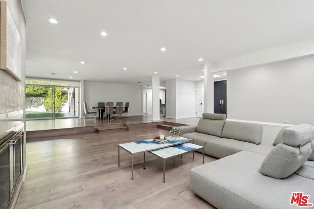 15539 Hamner Drive, Los Angeles CA: https://media.crmls.org/mediaz/4343b4c3-e868-40d0-83a3-b7b198699be9.jpg