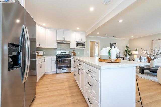 963 Douglas Dr, San Leandro CA: https://media.crmls.org/mediaz/4343d925-a67e-4e47-b83d-49ecbc129018.jpg