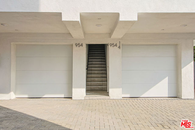 954 N Kingsley Drive, Los Angeles CA: https://media.crmls.org/mediaz/43442cae-976a-45e8-b616-9b048642a42d.jpg