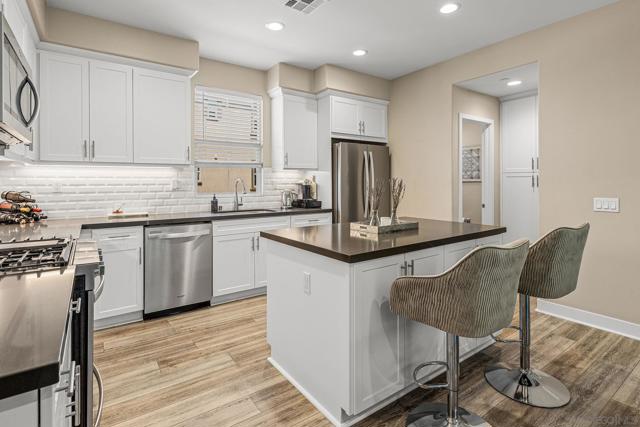 4347 Harbor Way, Oceanside CA: https://media.crmls.org/mediaz/434460ac-9ce2-4bfa-8a6b-65011d14a284.jpg