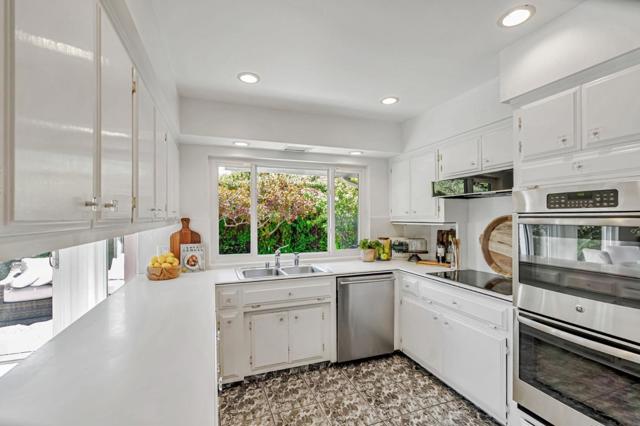 937 Parrott Drive, Hillsborough CA: https://media.crmls.org/mediaz/4344c8e9-5782-4125-9d85-b925c0d260ba.jpg