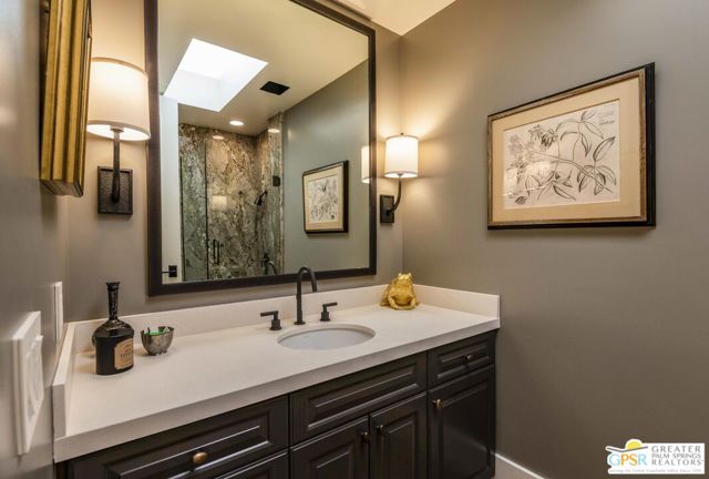 8 Surrey Court, Rancho Mirage CA: https://media.crmls.org/mediaz/4344df2e-6161-494d-8eca-338889a49eb0.jpg