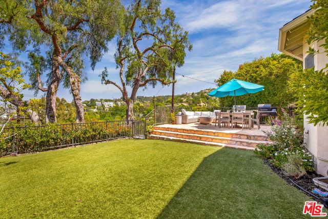 3942 Glenridge Drive, Sherman Oaks CA: https://media.crmls.org/mediaz/434522ef-862c-4e53-ac63-e6321da6d2bd.jpg