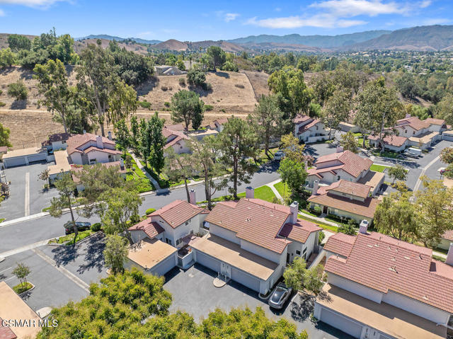 979 Quarterhorse Lane, Oak Park CA: https://media.crmls.org/mediaz/4345641e-35a1-44a8-9936-1c355ced6f7c.jpg