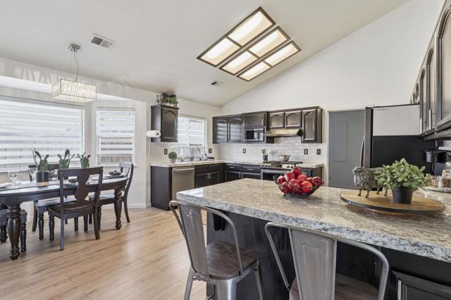 1680 El Camino De Vida, Hollister CA: https://media.crmls.org/mediaz/434590d7-93b1-4176-a24d-b5703a0f6484.jpg