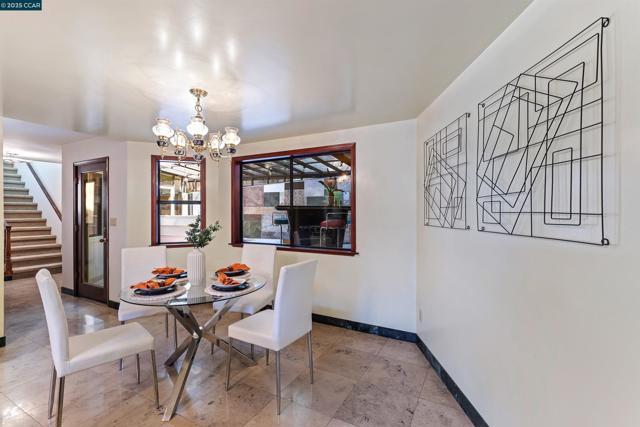 39 Mira Loma Rd, Orinda CA: https://media.crmls.org/mediaz/4345cf52-5e6c-40d1-97ea-f8d8a4bd163f.jpg