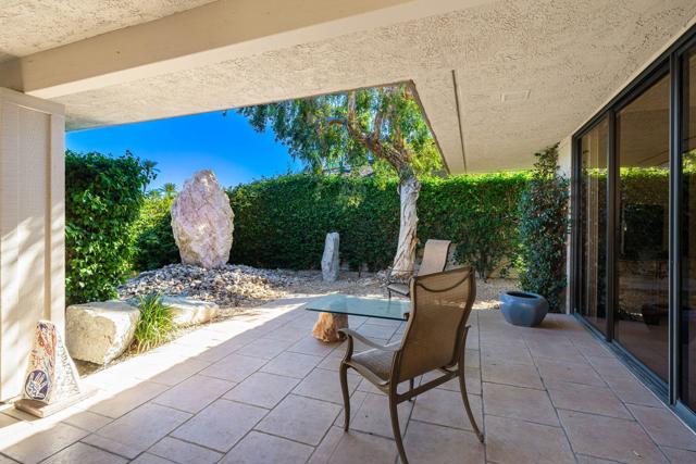 13 Duke Drive, Rancho Mirage CA: https://media.crmls.org/mediaz/4345de12-ad02-4923-b0a6-dd29da2b9f42.jpg
